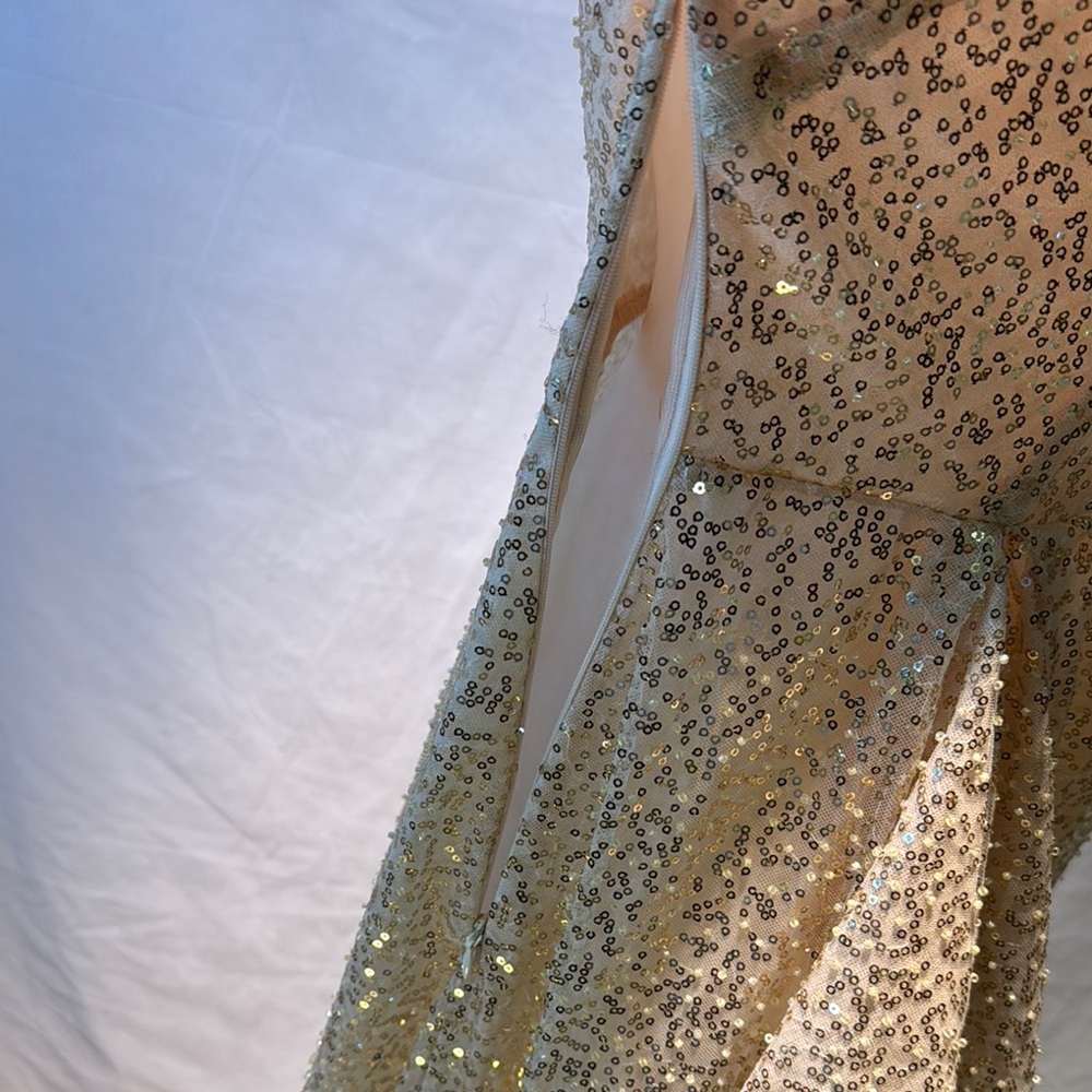 Elegant Gold Sequin Evening Gown - Picture 11 of 16